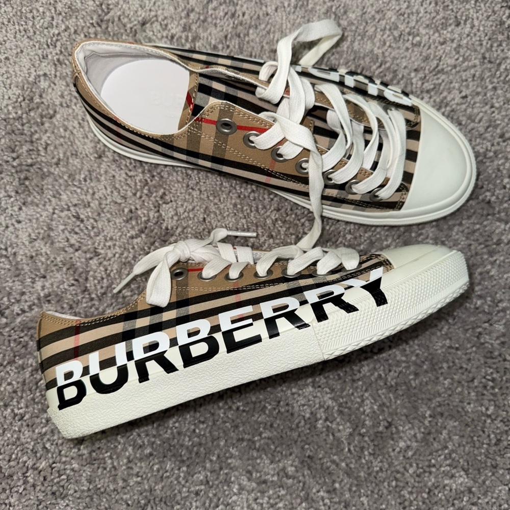 🛑AUTHENTIC🛑
Burberry sneakers 
Size 38!
